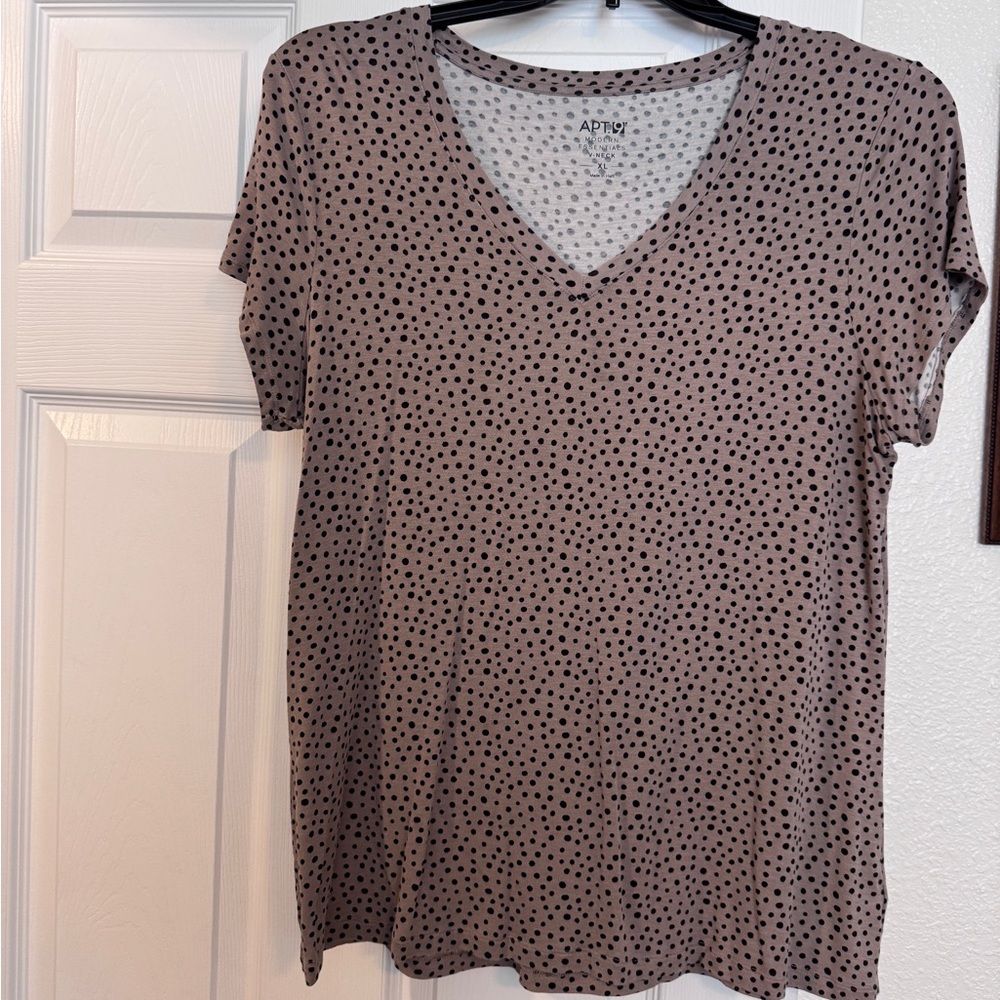 Apt. 9 Taupe and Black Dot V-Neck Short Sleeve Top